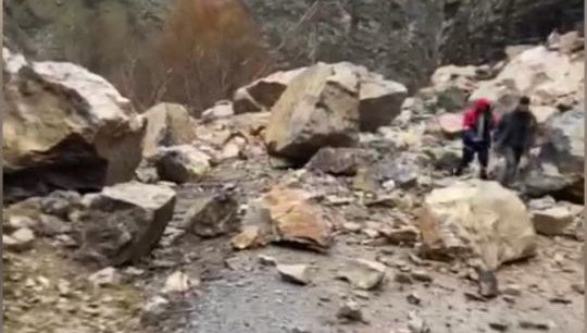 heyelan-hakkari-sirnak-yolunu-kapatti