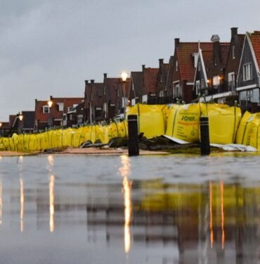 hollanda-noord-holland’da-sel-meydana-geldi