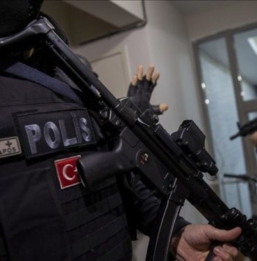 son-dakika: istanbul-merkezli-7-ilde-operasyon:-2-organize-suc-oerguetue-coekertildi