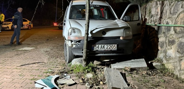 Polisin “dur” ihtarına uymayan alkollü sürücü ortalığı birbirine kattı