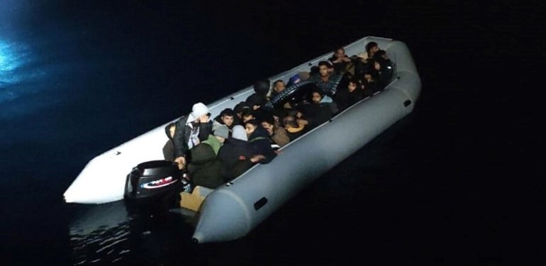 Çanakkale açıklarında 34 düzensiz göçmen kurtarıldı