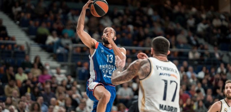 EuroLeague tarihine geçen maçta Anadolu Efes, Real Madrid’e kaybetti