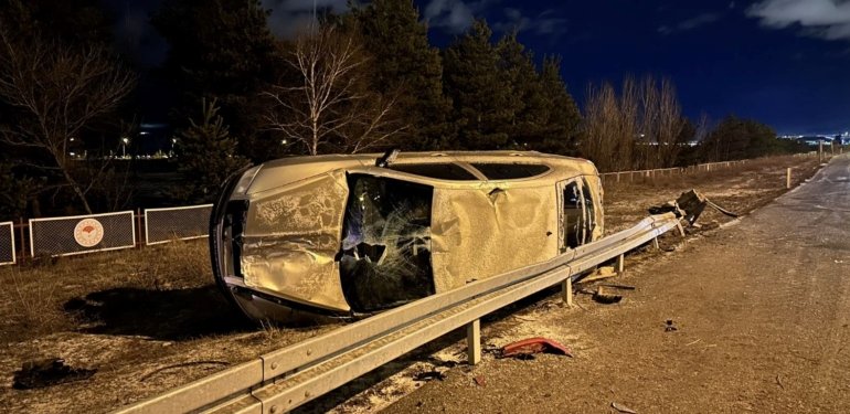 Erzurum’da iki otomobilin çarpıştığı kazada 3 kişi yaralandı