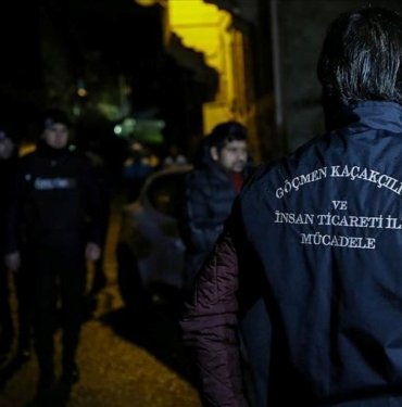 son-dakika: yilbasi-gecesi-kacak-goecmen-operasyonu:-121-goecmen-yakalandi