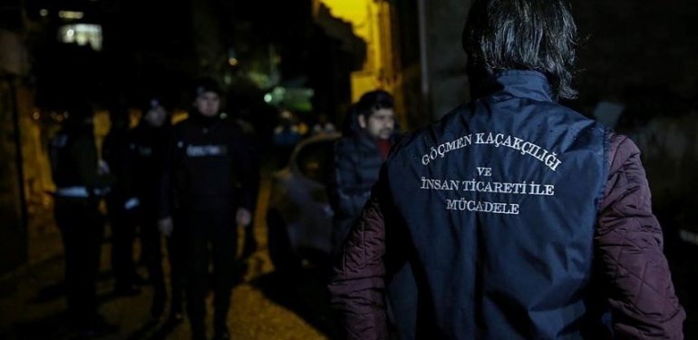SON DAKİKA: Yılbaşı gecesi kaçak göçmen operasyonu: 121 göçmen yakalandı