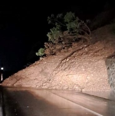 artvin-erzurum-kara-yolu-heyelanlar-nedeniyle-ulasima-kapandi