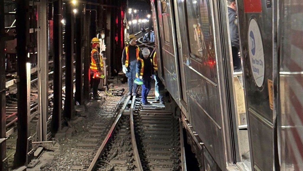 new-york’ta-metro-trenleri-carpisti:-24-yarali