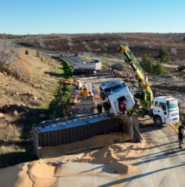 sanliurfa’da-2-tir’in-carpistigi-kazada-2-kisi-oldu,-1-kisi-yaralandi
