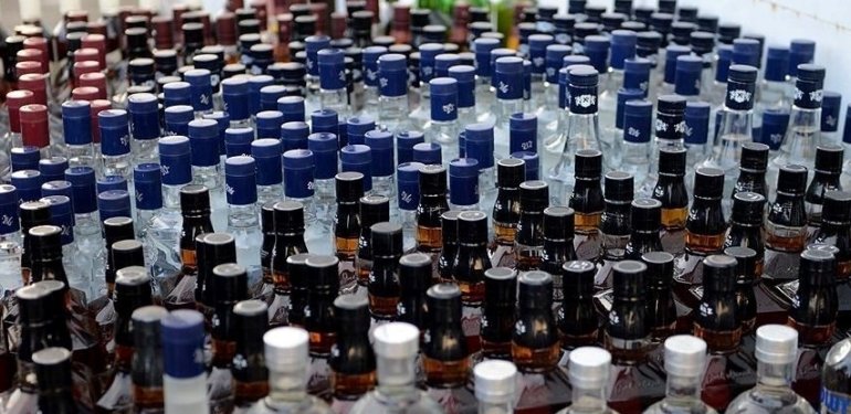 Mersin’de sahte içki operasyonunda 3 şüpheli yakalandı