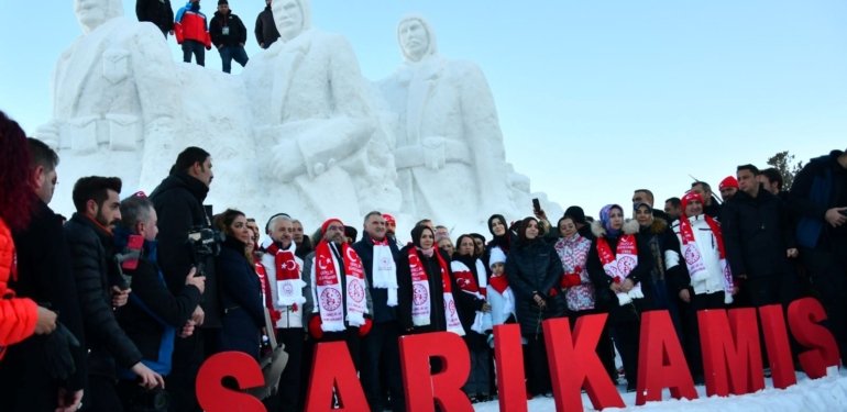 Sarıkamış şehitleri anısına yapılan kardan heykellerin açılışı yapıldı