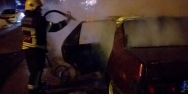 elazig’da-park-halindeki-otomobil-yandi:-aractaki-sahsi-itfaiye-kurtardi