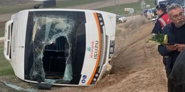 kamyonun-carptigi-halk-otobusu-devrildi:-11-yarali