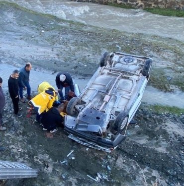 osmaniye’de-otomobil-dereye-uctu:-2-yarali