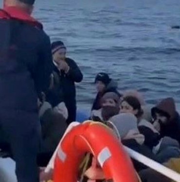 canakkale-aciklarinda-yunanistan’in-geri-ittigi-64-kacak-gocmen-kurtarildi