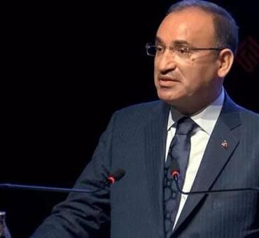 bakan-bozdag:-basortusu-teklifi-imzaya-acildi
