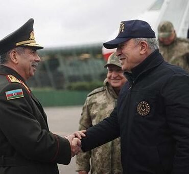 bakan-akar-azerbaycan’da!-‘kardeslerimizle-tek-yumruk-olmaya-devam-ediyoruz’