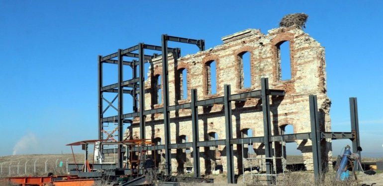 Tek duvarı ayakta kalan tarihi Asker Hastanesi restore ediliyor