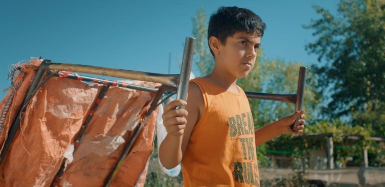 Kağıt toplayan Adem’in hikayesini anlatan Peripeteia filmine 9 uluslararası ödül