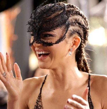 emmy-odullu-oyuncu-zendaya-sosyal-medyada-herkesi-takipten-cikti