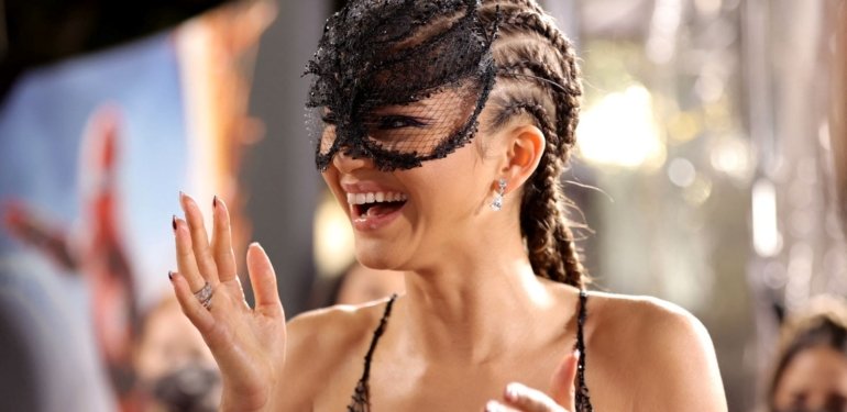 Emmy ödüllü oyuncu Zendaya sosyal medyada herkesi takipten çıktı