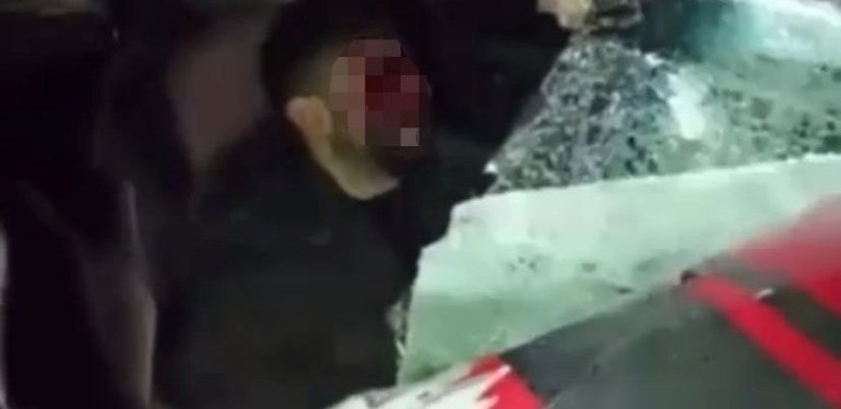 Bursa’da otomobil TIR’a çarptı: Sıkışan sürücü kurtarıldı