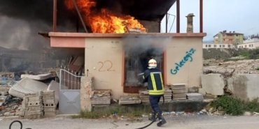 hatay’da-bir-evde-cikan-yangin-maddi-hasara-neden-oldu