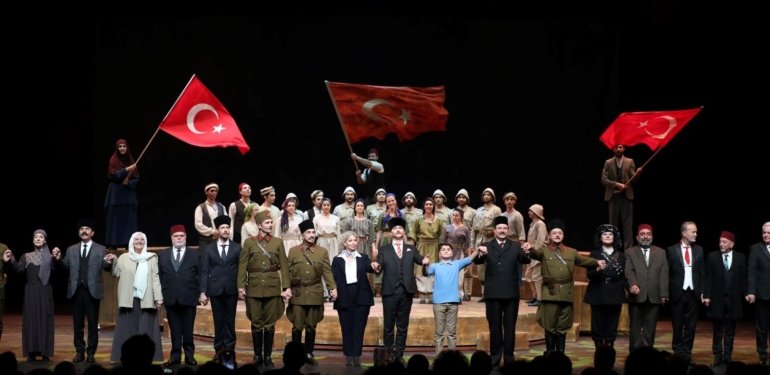 Cumhuriyete Doğru tiyatro oyunu 9 ilde 12 kez perde açtı