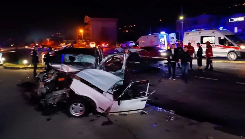 zonguldak’ta-3-aracin-karistigi-kazada-1-kisi-oldu,-5-kisi-yaralandi