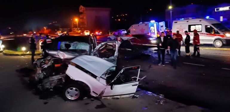 Zonguldak’ta 3 aracın karıştığı kazada 1 kişi öldü, 5 kişi yaralandı
