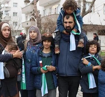 cumhurbaskanini-gormek-icin-6-cocuguyla-fransa’dan-geldi
