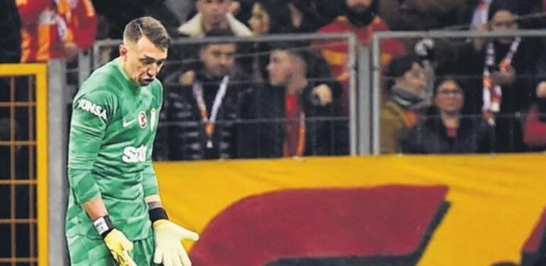 Muslera artık üç numara!