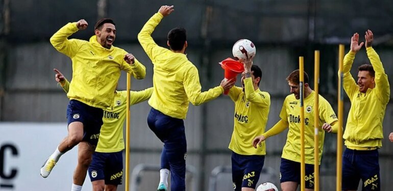 Fenerbahçe, hazırlıklarını tamamlayarak kampa girdi