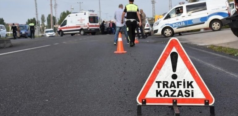 Ankara’da park halindeki TIR’a çarpan otomobilin sürücüsü öldü