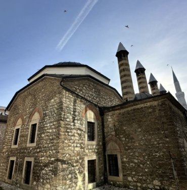 osmanli-mirasi-gazi-husrev-bey-medresesi-487-yildir-hizmet-veriyor