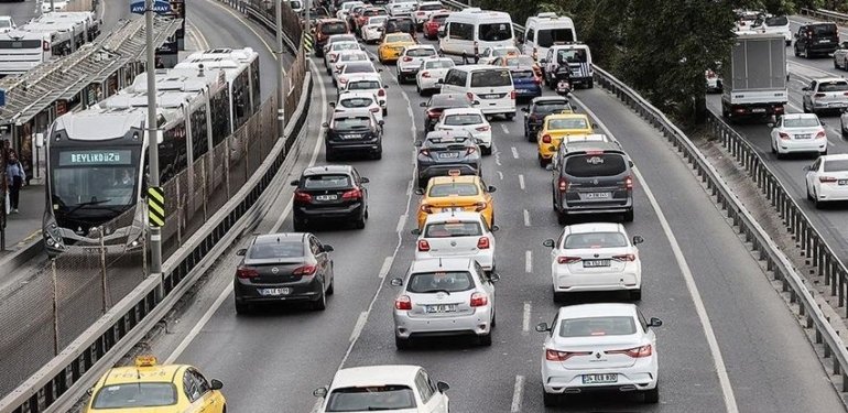 SON DAKİKA HABERİ: İstanbul’da taksi, servis ve toplu ulaşıma zam