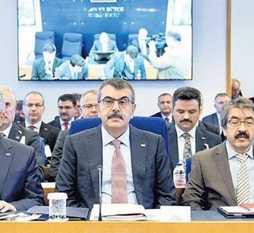 bakan-tekin:-‘kendi-modelimizi-uretmenin-tam-vakti’