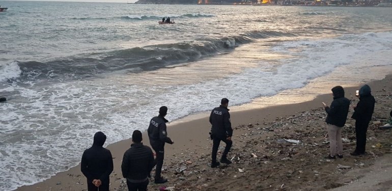 Alkol aldıktan sonra denize giren adam hayatını kaybetti