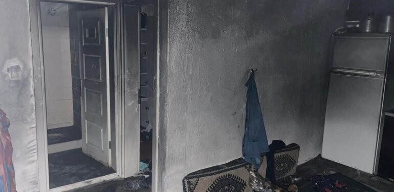 Babasına kızıp evi ateşe verdi, kardeşi öldü