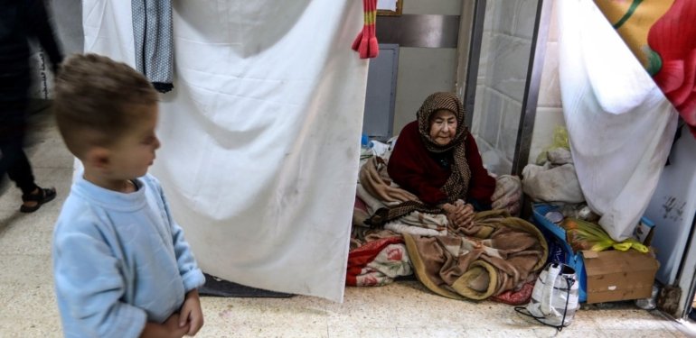 Gazze’deki hükümet: 6 bin yaralının bölge dışında acil tedavi edilmesi gerekiyor