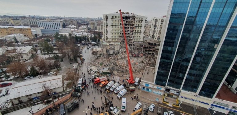 Depremde 89 kişiye mezar olan Galeria Sitesi için “yerinde dönüşüm” başvurusu