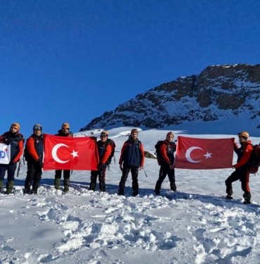 van’da-sarikamis-sehitleri-erek-dagi’nin-zirvesinde-anildi