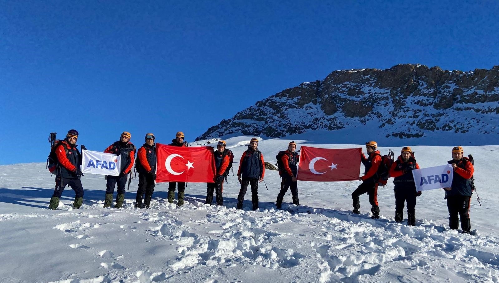 van’da-sarikamis-sehitleri-erek-dagi’nin-zirvesinde-anildi