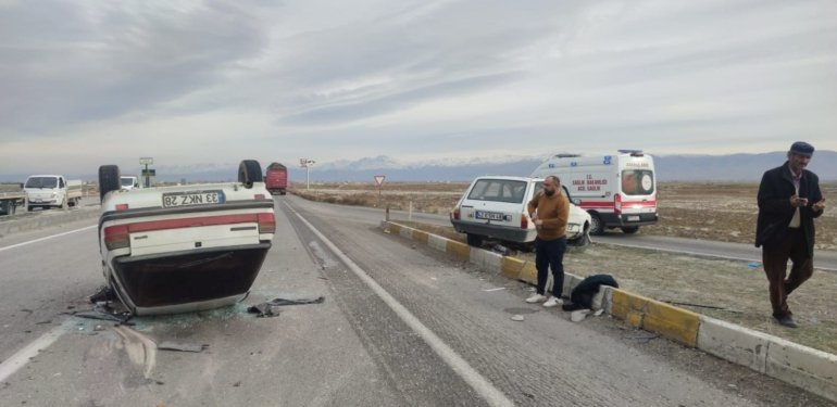 Konya’da iki otomobil çarpıştı: 8 yaralı