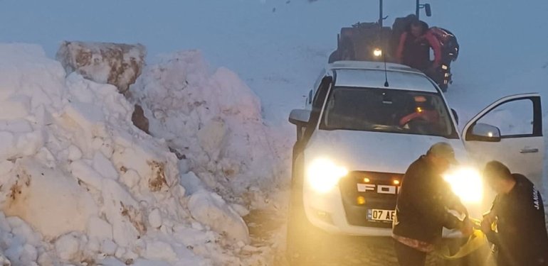 Yaylada mahsur kalan 4 kişi kurtarıldı