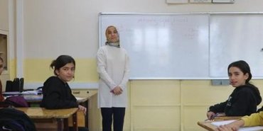 depremin-acisini-ogrencileriyle-unutuyorlar