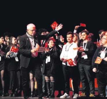 gencler-zirvede-bulustu