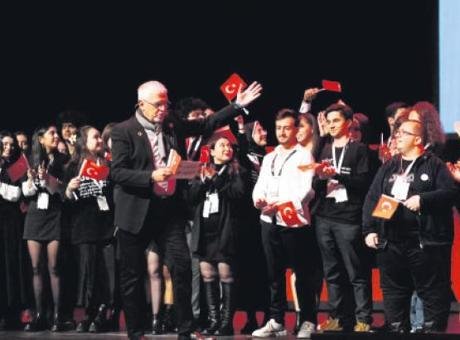 gencler-zirvede-bulustu
