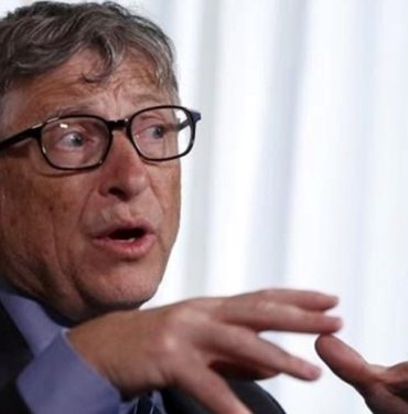 bill-gates’ten-gelecek-uyarisi:-“yapay-zeka-teknolojisi-patlama-yasayacak”