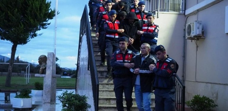 Aydın’daki “yeşil reçeteli ilaç” operasyonunda 8 kişi tutuklandı