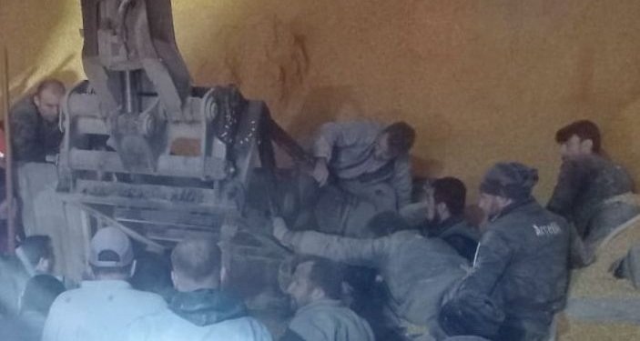 Tonlarca mısırın altında kalan işçi yaşamını yitirdi
